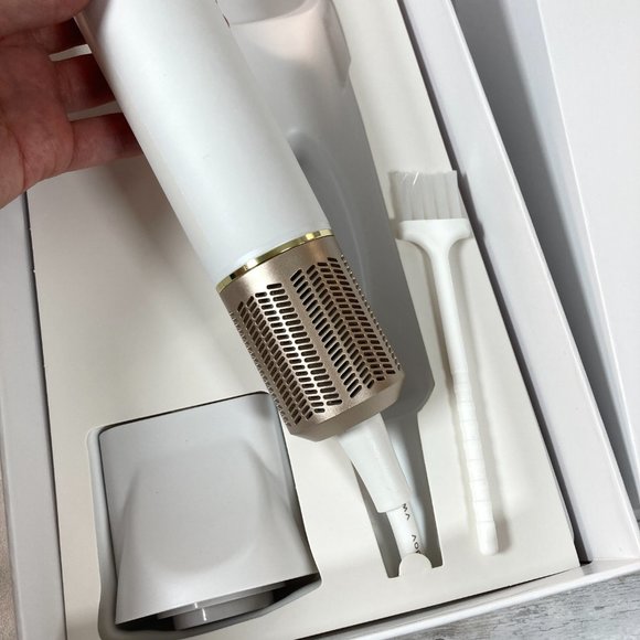 Hair Trends || White and Rose Gold High Speed Blow Dryer - Picture 3 of 7